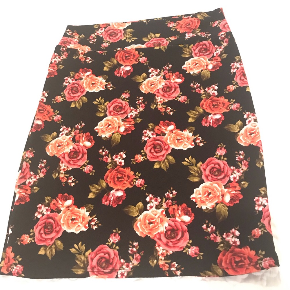 NWOT LulaRoe Floral Cassie Size L
